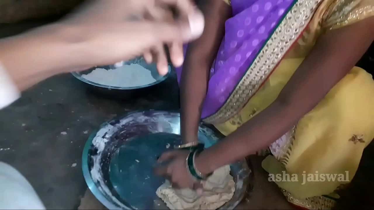 Biwi ki garam behan ko rasoi ghar me hi chod diya doggy style xxx hindi