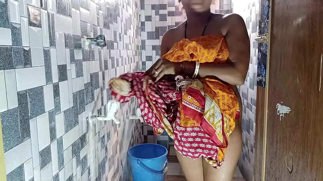 xxx hd hindi chacheri behan ko nangi nahate hue dekha aur fir choda