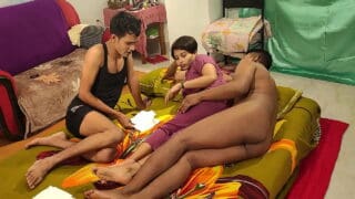 भाभी का थ्रीसम सेक्स जवान लड़को के साथ चुदाई कि ब्लू फिल्म हिन्दी में
