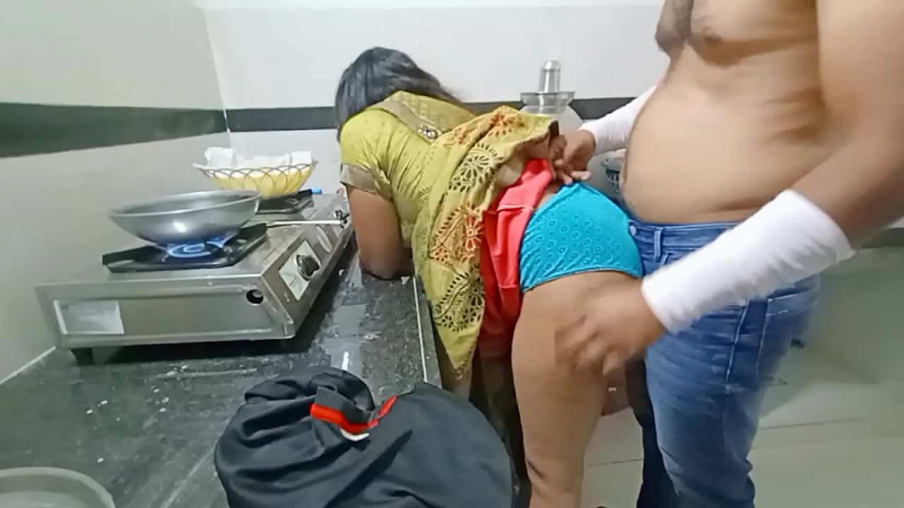 Hindi xnxx bhabhi ki chut chudai rasoi ghar me