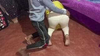 पलंग के निचे फांसी हुयी नौकरानी को चोदा