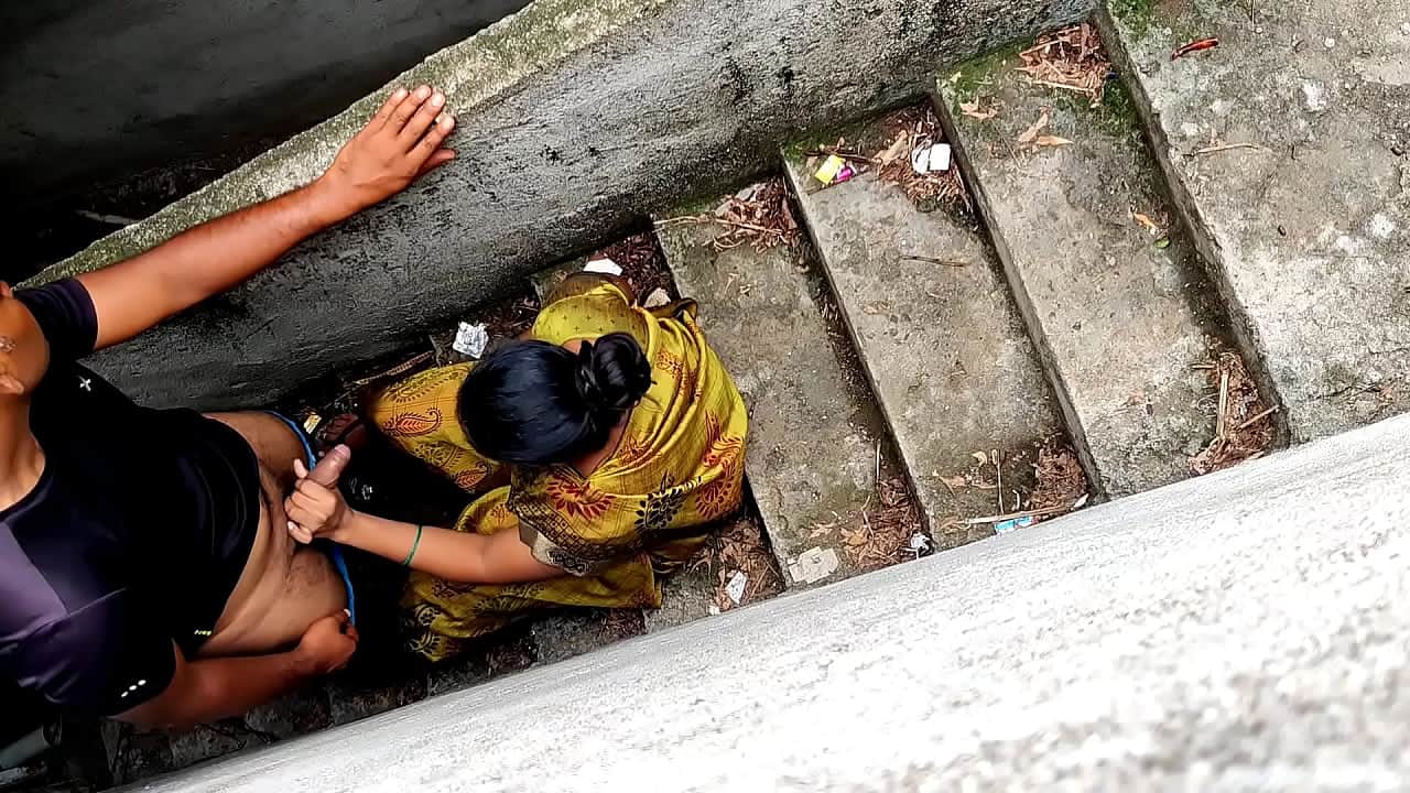 सेक्सी दूधवाली भाभी डॉगी स्टाइल चुदाई छत पे बीएफ सेक्स वीडियो