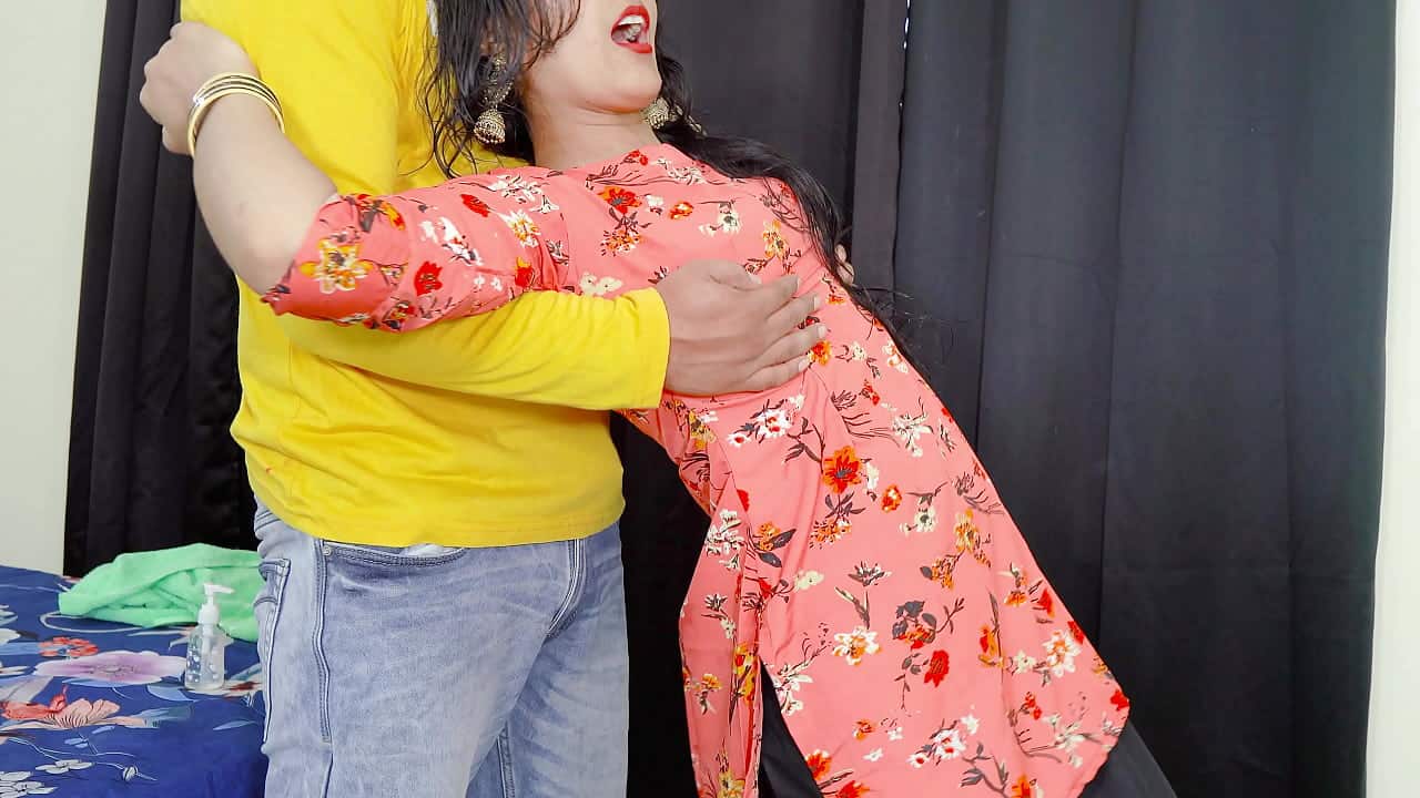 ब्यूटीफुल इंडियन चाची की हॉट क्सक्सक्स सेक्स वीडियो