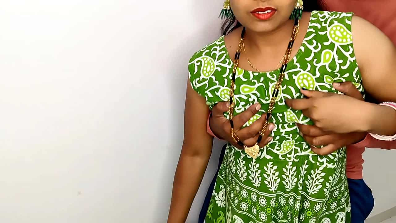 young bhai ne step sister ke sath akale me doggystyle sex kiya