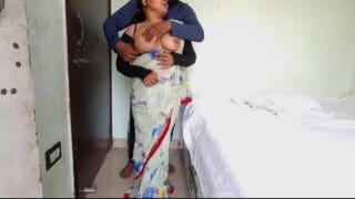 Desi Xnxx Sex randi bhabhi ne makaan maalik se gaand chudwaya